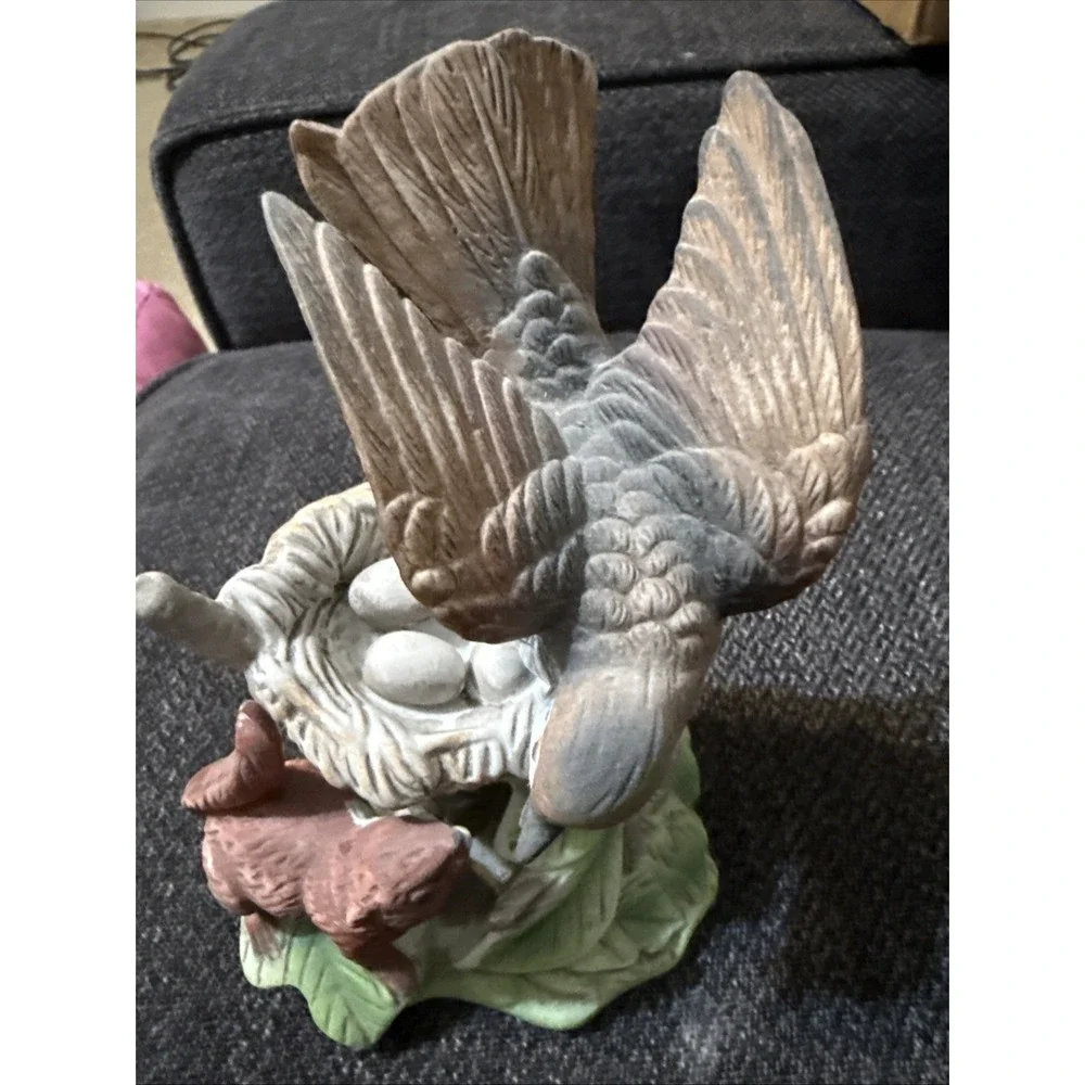 Vintage Bird Guarding Egg Nest From Squirrel Animals Figurine 8